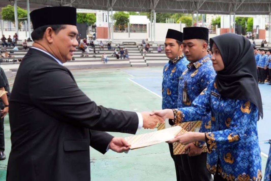 Pemkab Barito Utara Laksanakan Pengambilan Sumpah/Janji dan Penyerahan SK Pengangkatan PNS