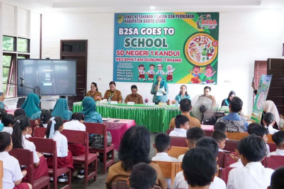 Ketua TP PKK Barito Utara Hadiri B2SA Goes To School di SDN-1 Kandui