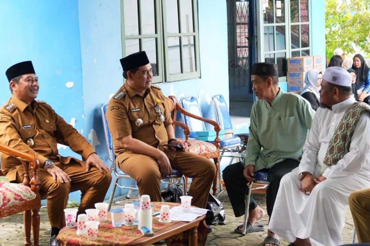 Bupati Barito Utara Beserta Jajaran Melayat ke Rumah Duka Alm Erestu Zairinah
