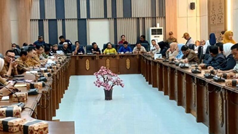 Kabid Tata Ruang Dinas PUPR Barito Utara Paparkan Kondisi Tata Ruang dan Wilayah Terkait Pengembangan WPR Pada RDP DPRD