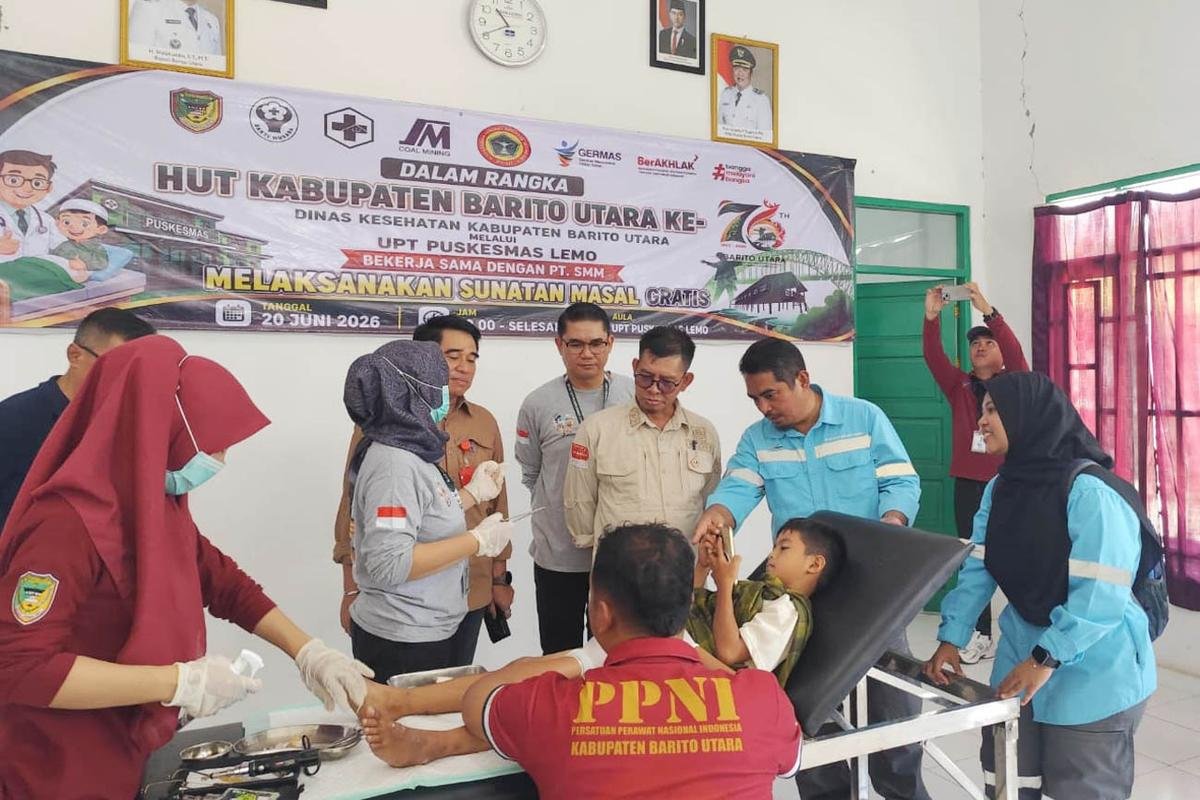Kadis Kesehatan Barito Utara Hadiri Sunatan Massal di Desa Lemo