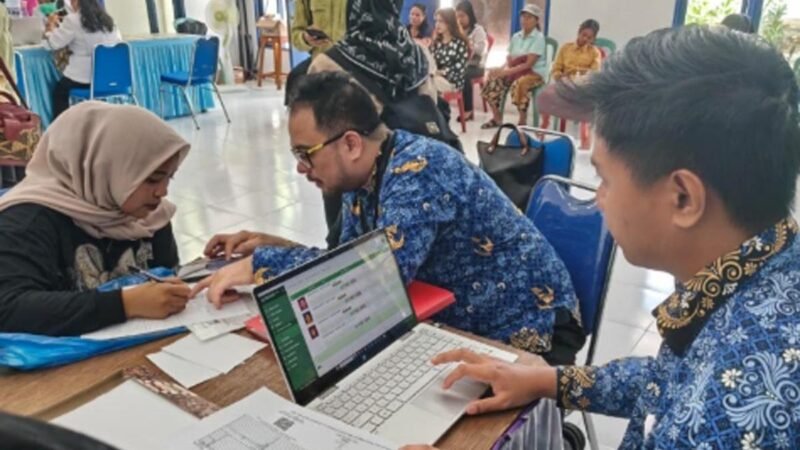 Kolaborasi Lintas OPD Barito Utara, Pelayanan Kesehatan, KB Gratis dan Pelayanan Adminduk di Gunung Timang