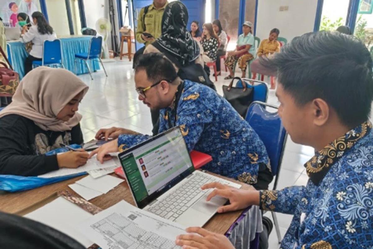 Kolaborasi Lintas OPD Barito Utara, Pelayanan Kesehatan, KB Gratis dan Pelayanan Adminduk di Gunung Timang