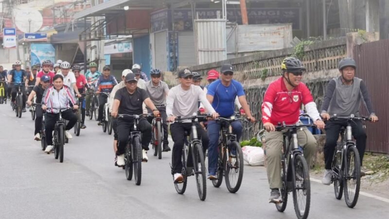 Bupati Gowes Pagi Sambil Tinjau Kebersihan Kota dan Siring WFC, Ajak Masyarakat Sama-sama Jaga Kebersihan