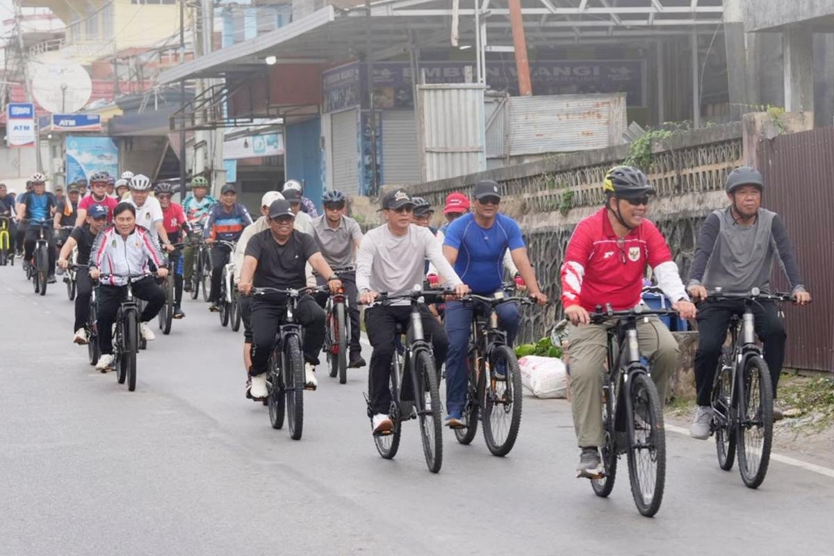 Bupati Gowes Pagi Sambil Tinjau Kebersihan Kota dan Siring WFC, Ajak Masyarakat Sama-sama Jaga Kebersihan