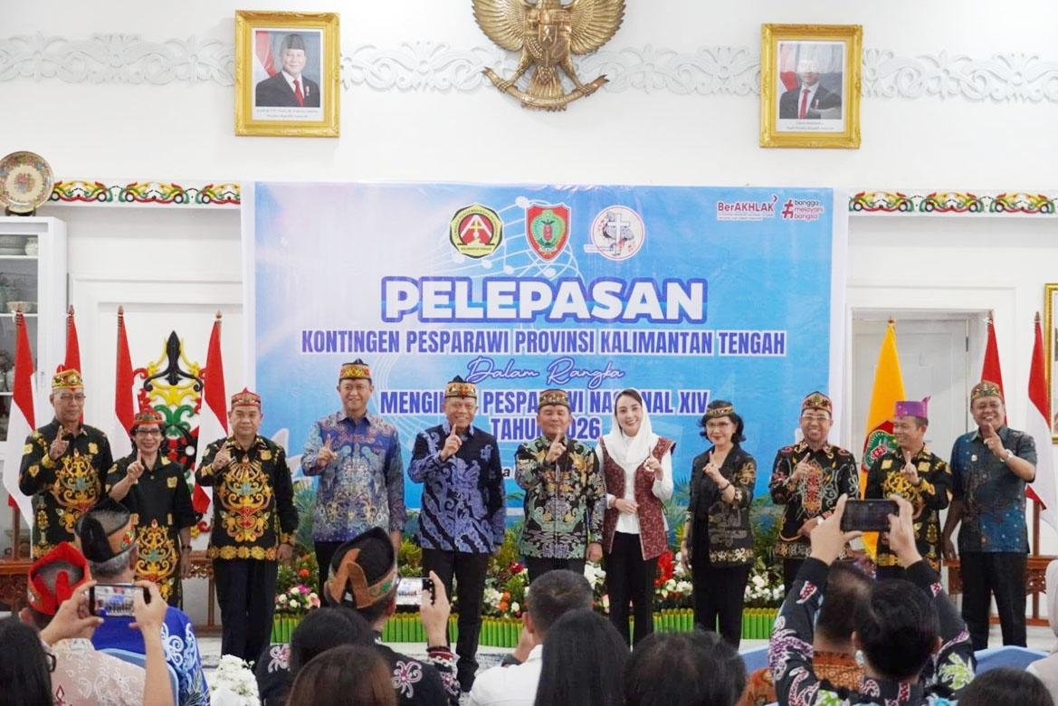 Gubernur Lepas Kontingen Pesparawi XIV Kalteng Ikuti Kompetisi di Manokwari