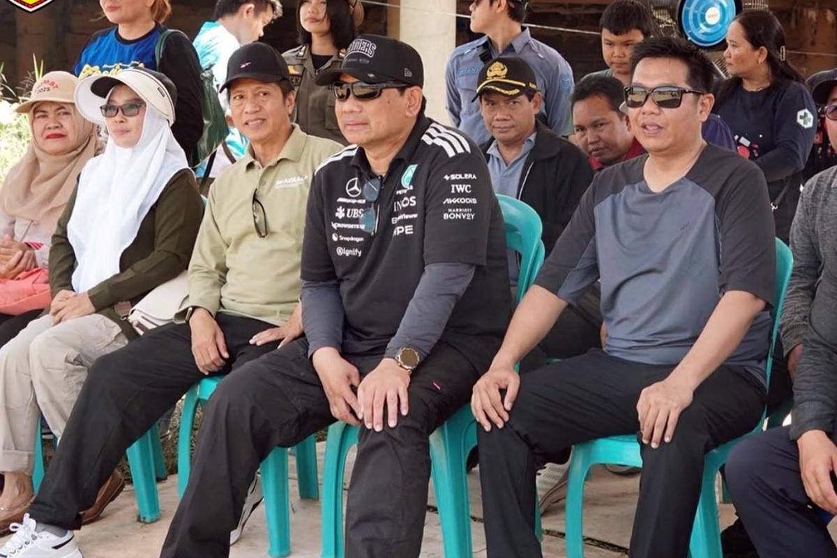 Bupati Bersama Jajaran Pemkab Barito Utara Saksikan Perlombaan Besei Kambe Rangkaian FBIMBT 2026