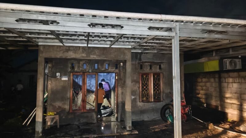 Polsek Sabangau Tangani Kebakaran Rumah di Kereng Bangkirai