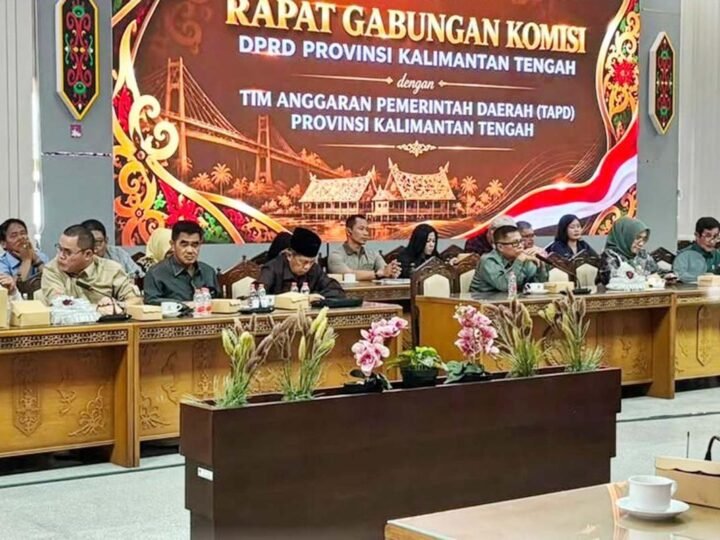 Rapat Gabungan Komisi DPRD dan TAPD Kalteng Bahas Raperda Pertanggungjawaban APBD 2025