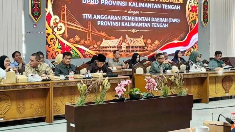 Rapat Gabungan Komisi DPRD dan TAPD Kalteng Bahas Raperda Pertanggungjawaban APBD 2025
