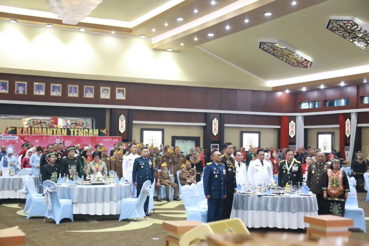 Gubernur Kalteng Hadiri Upacara Peringatan Detik-Detik Proklamasi Kemerdekaan RI ke-81 dan Gelar Ramah Tamah Lintas Generasi