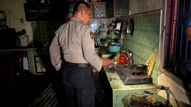 Polsek Pahandut Gerak Cepat Tangani Kebakaran Dua Rumah di Panarung