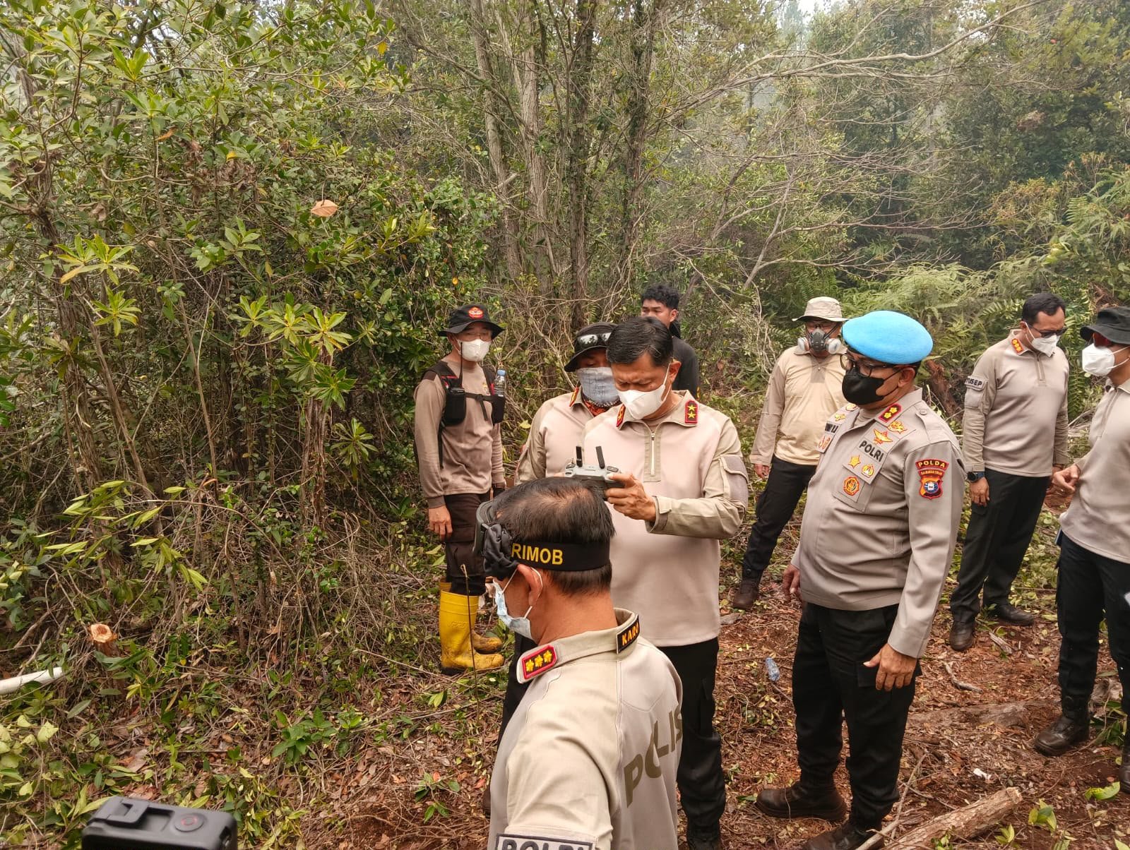 Tim Regu 7 Polresta Palangka Raya Padamkan Karhutla di Hutan Lindung Marang