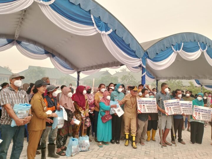 Gubernur Kalteng Salurkan Bantuan bagi Warga Terdampak Karhutla, Polsek Pahandut Pastikan Kegiatan Berjalan Aman